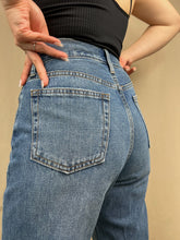 Load image into Gallery viewer, Valerie Classic Jeans
